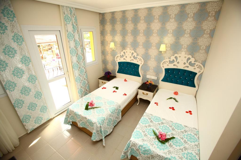 Turk Hotel Oludeniz Bilik gambar