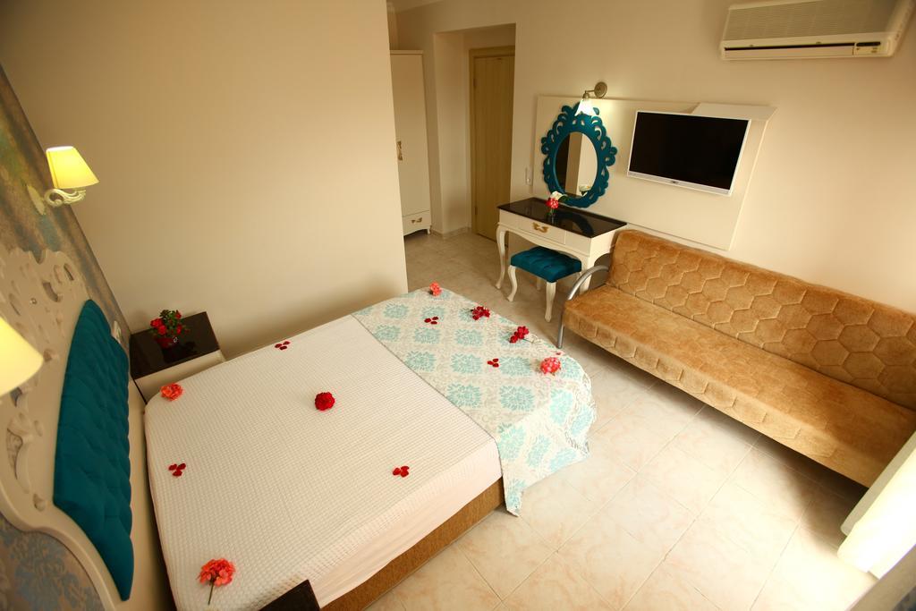 Turk Hotel Oludeniz Bilik gambar